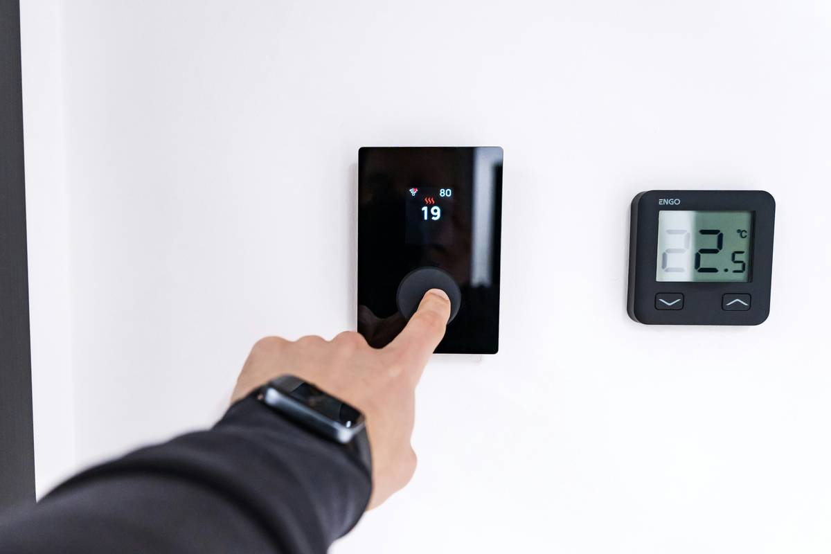 Modern Home Vacation Rentals: 7 Proven Ways to Avoid Costly Smart Tech Mistakes